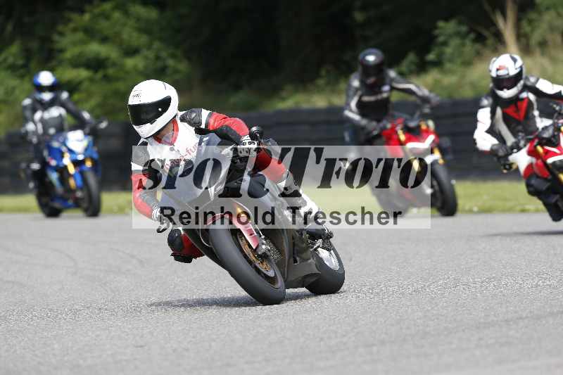 Archiv-2025/42 07.08.2025 Peter Studer Girls Day ADR/Gruppe blau/team